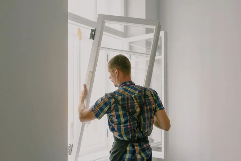 Detail d'un ouvrage de menuiserie en bois pose dans une maison