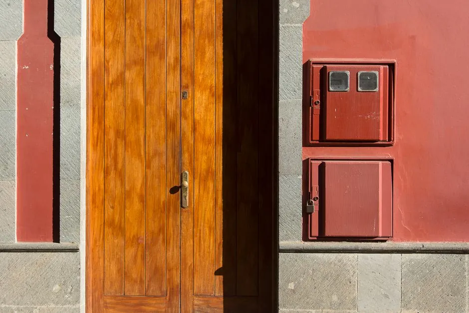 Porte d'entree en bois apres pose